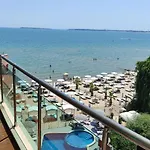 Apartament Beachfront By Marty's *