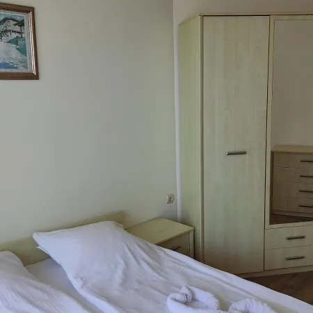 Beachfront By Marty's Appartement *