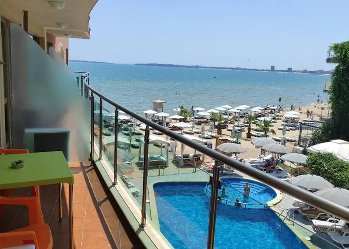 Beachfront By Marty's Apartment