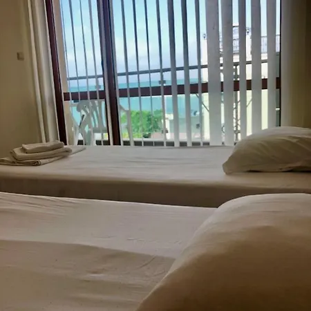 Beachfront By Marty's Apartman