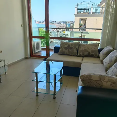 Beachfront By Marty's Apartman *